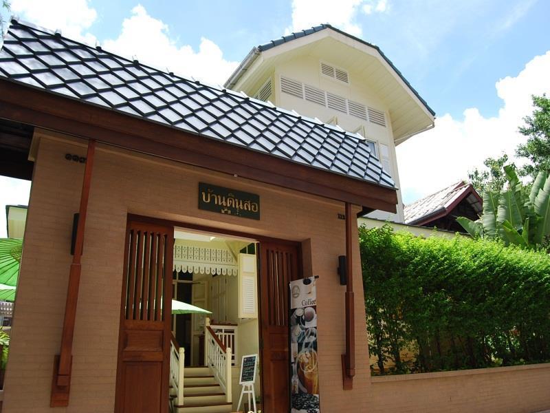 A Pousada Baan Dinso Banguecoque Exterior foto